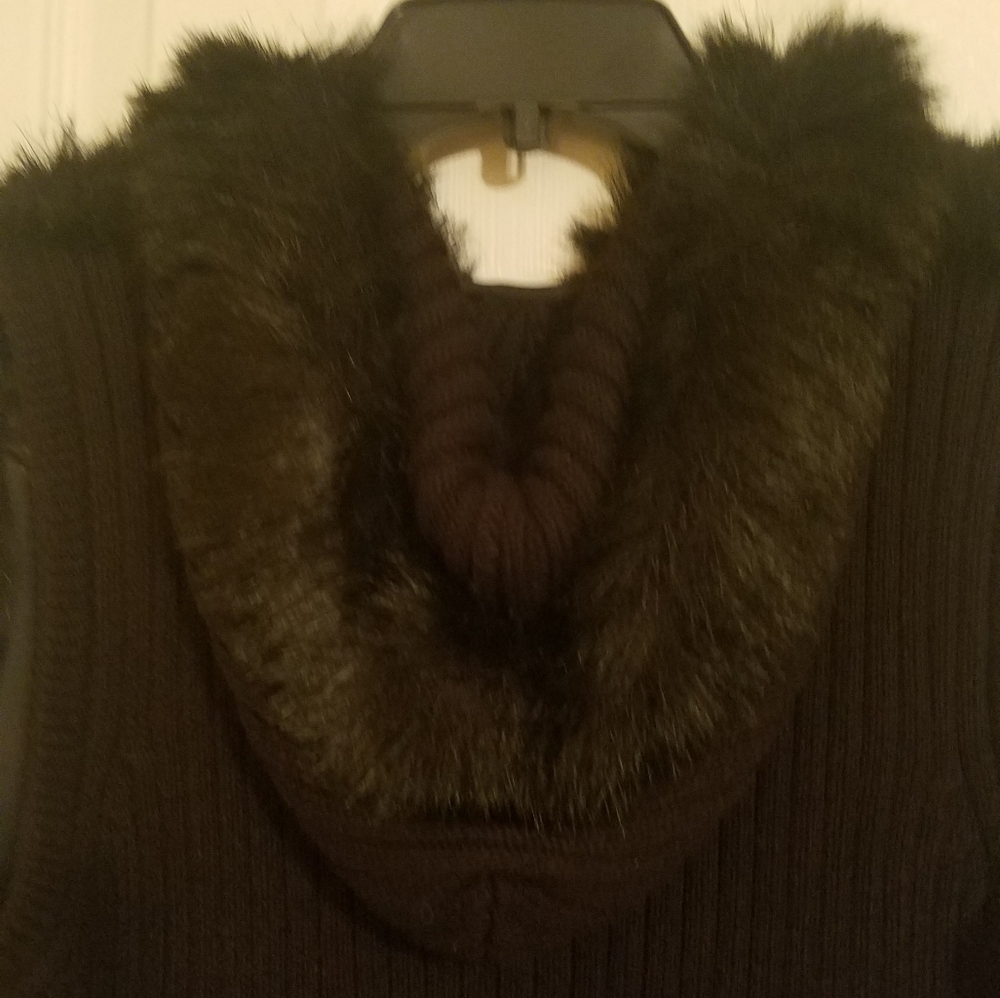 Susan Bristol Black Hooded Faux Fur  Sweater Vest - Picture 5 of 6